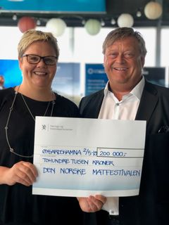 Daglig leder i Den Norske Matfestivalen Trine Klemetsen og fiskeriminister Harald T. Nesvik. Foto: NFD