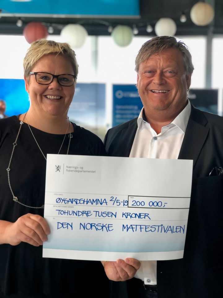 Daglig leder i Den Norske Matfestivalen Trine Klemetsen og fiskeriminister Harald T. Nesvik. Foto: NFD