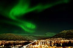 Avinor’s Tromsø Airport has announced a new direct route with Wizz Air to Gdansk (twice in the winter season, three times in summer season) from 16 December. Polish visitors will now have a year-round opportunity to see the stunning Northern Lights. Photo: Yngve Olsen Saebbe, www.nordnorge.com
