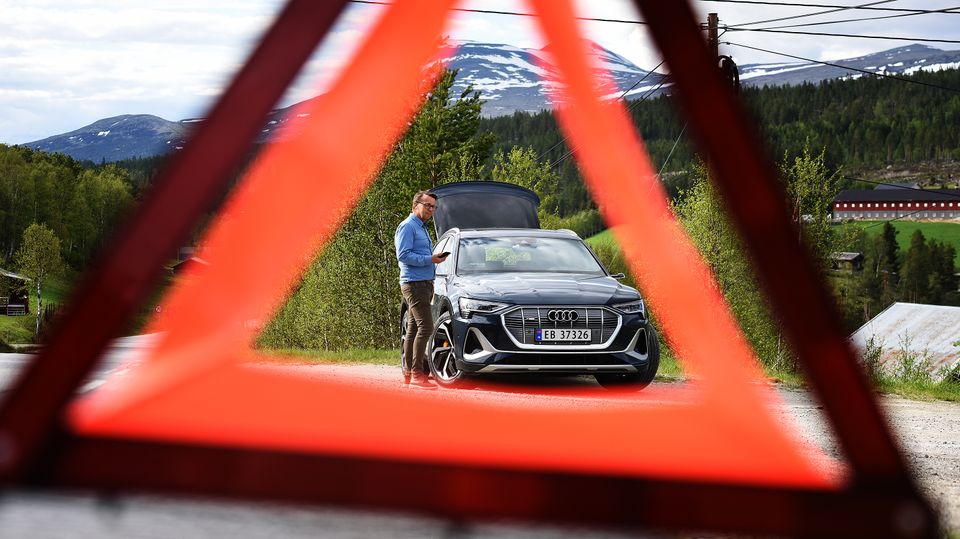 Audi e-tron Sportback stans varseltrekant