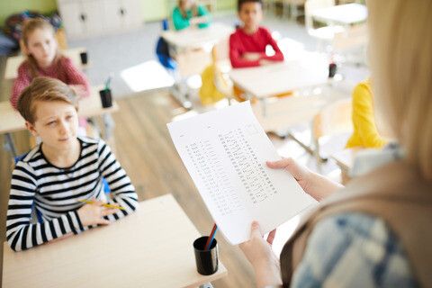 Heilskapleg undervising og læring i matematikk er sentralt for at ein skal kunne bruke kompetansen i kvardagen (foto: Colourbox).