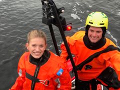 Marina Sariberget med redningsmann Johann Leandersson