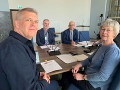 Forhandlingsstart mellom Oslo kommune og Unio Oslo kommune torsdag. Fv. Unio Oslo kommunes Bård Eirik Ruud, Knut Kvamsdahl og Harald Nævdal fra Oslo kommune og Therese Thyness Fagerhaug fra Unio Oslo kommune. Foto: Arun Ghosh / Utdanningsforbundet.