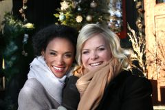 Haddy N`jie og Ingrid Gjessing Linhave leder "Kvelden før kvelden" sammen for andre gang. Foto: Ole Kaland, NRK