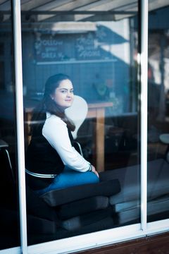 Victoria Dollst Kvinnsland er frivillig i UngHjelp. UngHjelp driver en chat hvor unge kommer i kontakt med andre ungdommer som har erfaring med psykiske lidelser. (Foto: Anton Ligaarden / Paragon Features)