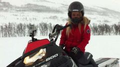 Sandra Borch, stortingsrepresentant Sp, Troms, på snøscooter. Foto: privat