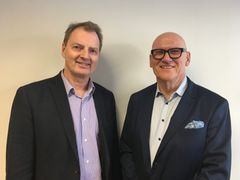 Øyvind Mork (t.v.), Asplan Viak og Jan Ove Holmen, administrerende direktør i Structor Holding AS. Foto: Asplan Viak.