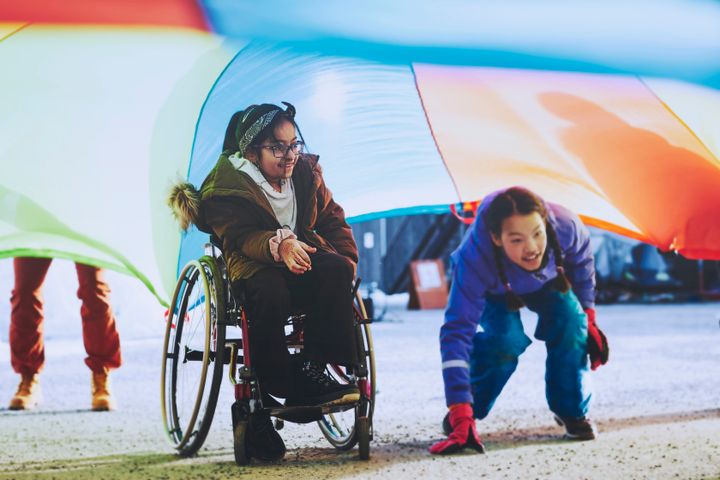 Ditt bidrag til Lions Røde Fjær gir flere barn med funksjonsnedsettelser mulighet til å bli mer aktive og deltagende i sitt nærmiljø. Foto: Christine Stokkebryn.