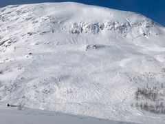 Mye snø i fjellet fører til snøskredaktivitet. Her Skaitidalen i Saltdal kommune. Foto: Jim Tovås Kristensen
