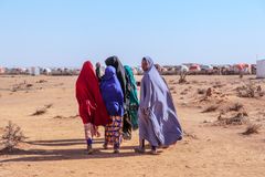 Ny rapport fra Plan International viser at jenter lever i konstant frykt for seksuelle overgrep og å sulte i Somalia, da de er fanget i dobbel krise preget av sult og vold.