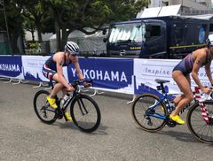 Lotte Miller fra Bryne Triatlonklubb skjøt fart gjennom svingene i Yokohama og preget løpet sammen med flere amerikanere.