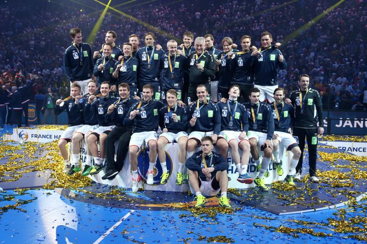 De norske håndballgutta feirer sølvmedaljene i Paris.  Foto: Vidar Ruud / NTB scanpix