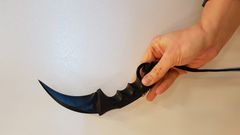 Det er særlig denne typen kniv politibetjenten mener burde stoppes ved grensen på grunn av det store skadepotensialet. (Foto: Tolletaten)