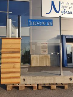 «Heisopp» kan ettermonteres mot alle typer rekkverk. Produktet er fleksibelt og har en smart heve- og senkefunksjon.