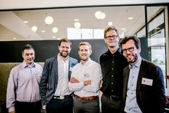 Foredragsholderne under byfrokosten. Fra venstre: Endre Angelvik (Ruter), Andreas Halse (Samferdsels- og miljøkomiteen i Oslo), Jesper Vesøen (COWI), Gunnar Johansson (IBM Norge) og Bernt Sverre Mehammer (COWI).