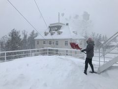 Det måkes på Meteorologisk institutt i Tromsø. Foto: Pernille Borander / Meteorologisk institutt