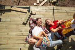 En ny undersøkelse viser at 8 av 10 nordmenn planlegger å bruke sommeren til hjemmefiksing.