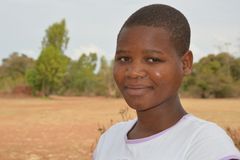 «Han visste det var et jentebarn i huset, og ga foreldrene mine penger for å holde ham av til meg. Han ville gifte seg med meg da jeg ble gammel nok,» forteller Grace (16), som ble tvangsgiftet som 15-åring i rapporten "A world without child marriage: How do we get there?" fra Norad og Plan. Foto: Katrine Sviland/Plan Norge