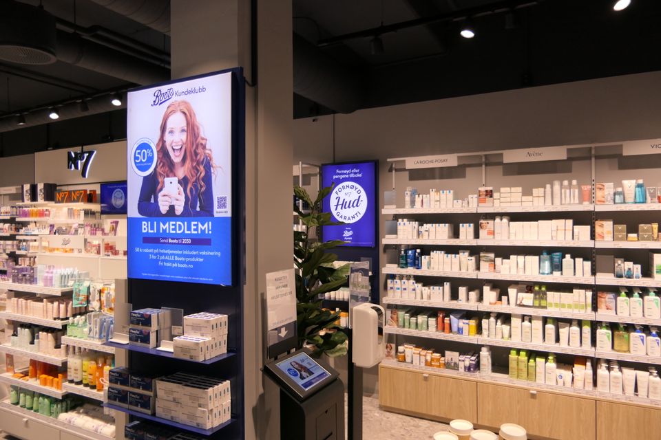 boots-apotek-i-helt-ny-drakt-boots-norge