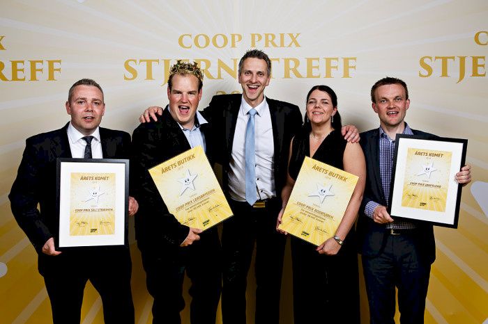 Coop Prix-vinnerne (f.v.): Driftsleder Geir Inge Enge i Coop Nordland, Kristian Skolem (Lersbryggen), kjedesjef Øyvind Krohn, Monica Helnes (Bodøsjøen) og Rune Notvik (Jørpeland). Foto: Kilian Munch