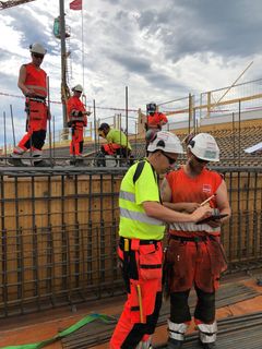 Digitale verktøy i bruk ute i felt på utbyggingen av E6 Arnkvern - Moelv. Foto: Veidekke