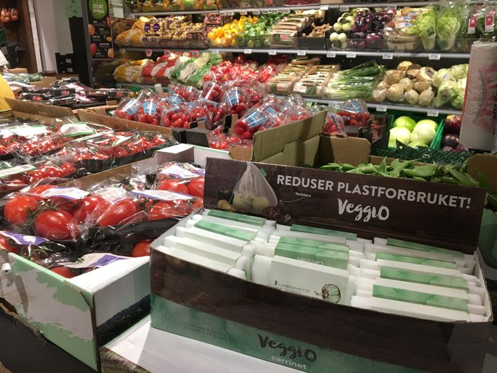 Gjenbruksposer til frukt og grønt er en av mange grønne nyheter i MENY-hyllene.