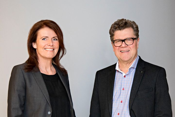 Vi har som ambisjon å vokse raskt innenfor bank og finans i Sverige, sier Tor Berntsen, administrerende direktør i Kredinor SA. Her med Gunilla Brunnberg, administrerende direktør for nystartede Kredinor AB i Sverige.
