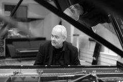 Torsdag er det 50 år siden Ketil Bjørnstad debuterte som musiker. Dette skal markeres gjennom 2019. Foto: Anders Valde