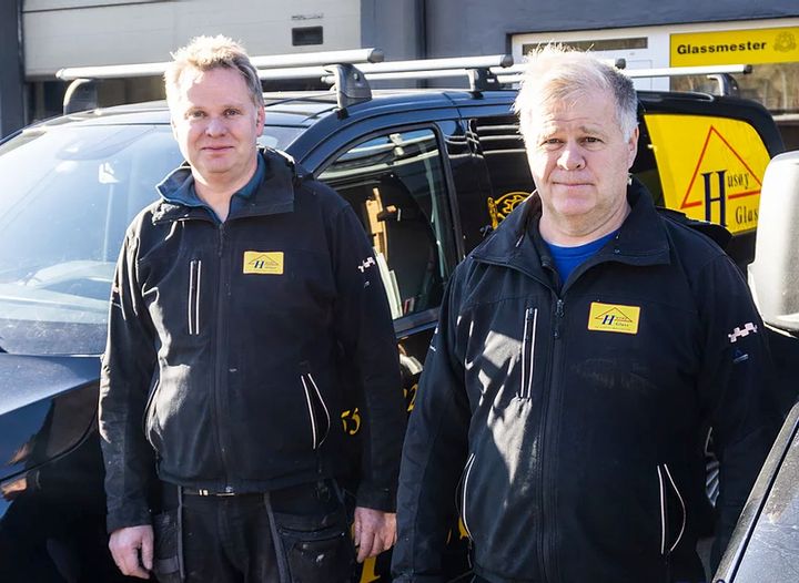 Brødrene Svein Olav og Leif Atle Husøy ser stor nytte av å kunne ta i bruk Boligmappa. Foto: Privat