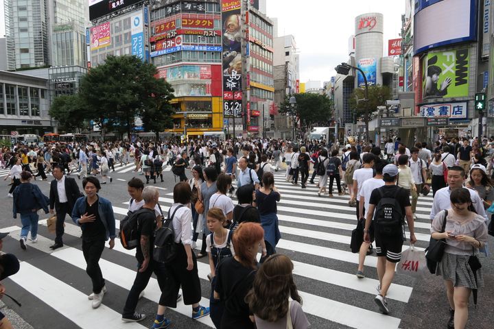 Nordmenn elsker å reise, både nært og fjernt. Europeiske Reiseforsikring behandler skader fra hele verden. Her fra det berømte Shibuya-krysset i Tokyo. (Foto: Europeiske)