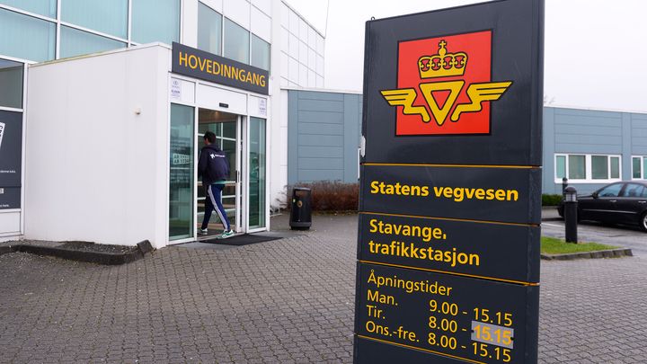 I samband med forslaget frå Statens vegvesen om redusere talet på trafikkstasjonar fordi færre folk brukar dei, ønsker regjeringa forslag for korleis innbyggarane skal få eit best mogleg tilbod. Foto: Jonas Haarr Friestad/Stavanger Aftenblad