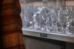Hadeland Glassverk leverer håndslipte champagneglass til Amerikalinjen.
Credit: Magne Risnes