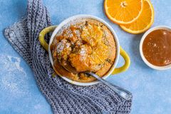 Baked oats med appelsin og karamell. Foto: MatPrat, Therese Elstad.