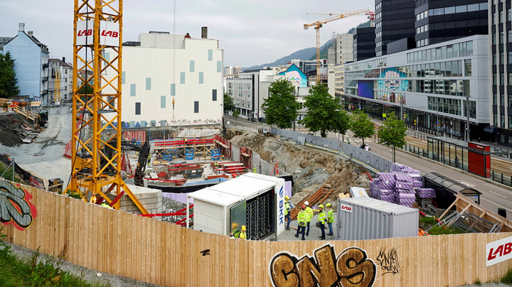 Norske byggeplasser skal bli utslippsfrie. Nå setter Enova i gang 2.utlysingsrunde for pilotprosjekt som skal få ned utslippene på byggeplassene (Foto:BKK)