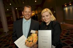 Eirek Gullvåg og Hege Nilsen Ekberg, representerte Stormberg under prisutdelingen. Foto: Birger Morken