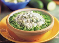 Herlig tzatziki - laget av norsk slangeagurk.