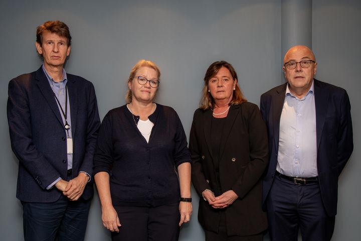 Det er de fire administrerende direktørene i de regionale helseforetakene i Norge som sammen utgjør Beslutningsforum. Fra venstre står Terje Rootwelt, administrerende direktør i Helse Sør-Øst, Inger Cathrine Bryne, leder av Beslutningsforum for nye metoder og administrerende direktør i Helse Vest, Cecilie Daae, administrerende direktør i Helse Nord og Stig A. Slørdahl, administrerende direktør i Helse Midt. Foto: Thomas Brun.