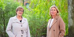 Bodil Innset (f.v) og Cecilie Slettvoll Martinsen, begge karriereveiledere ved OsloMet, har råd til deg som er nysgjerrig på å ta etter- og videreutdanning (Foto: OsloMet).