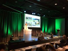 Konsernsjef i TINE, Hanne Refsholt, slo et slag for bedre mat til eldre under konferansen «Mat og landbruk 2016».