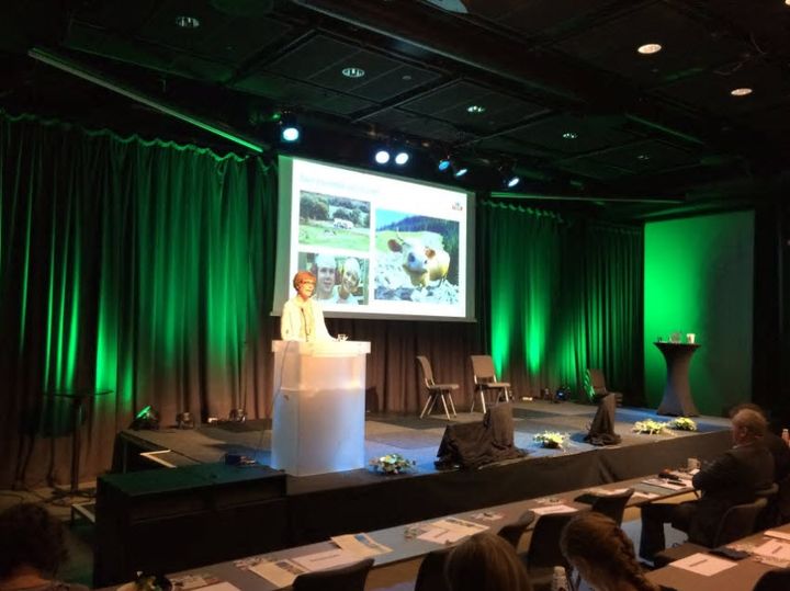 Konsernsjef i TINE, Hanne Refsholt, slo et slag for bedre mat til eldre under konferansen «Mat og landbruk 2016».