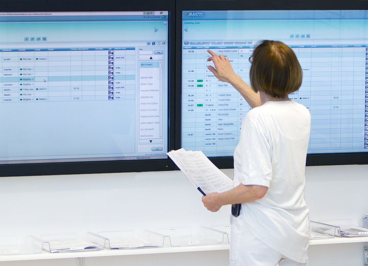 Ansatte ved et sykehus i Danmark bruker Imatis-applikasjoner for å koordinere omsorg, administrere oppgaver og kommunisere mer effektivt.