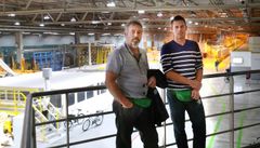 Her er første og andre generasjon Accord grunnleggere etter omvisning på floatglassverket i Hadensleben - Ronnie Pedersen til venstre og Jon Erik Pedersen til høyre.