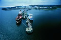 Esso Norge AS kjøper en eierandel på 49,9 prosent i Biojet AS, et norsk biodrivstoffselskap. Via Essos terminalen på Slagen, vil biodrivstoff  bli distribuert videre i Norge og til Europa.