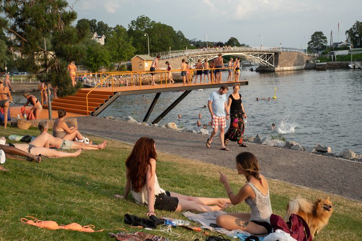 Populær park og badeplass. Bekkelagsbadet er blitt en av Oslos nyeste og mest populære badeperler. Parken inviterer også til aktivitet med ballspill og parkouranlegg. Foto: H.K Riise