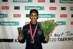 Mikael Berg fra Tøyen Taekwondo klubb mottok Kongepokalen.