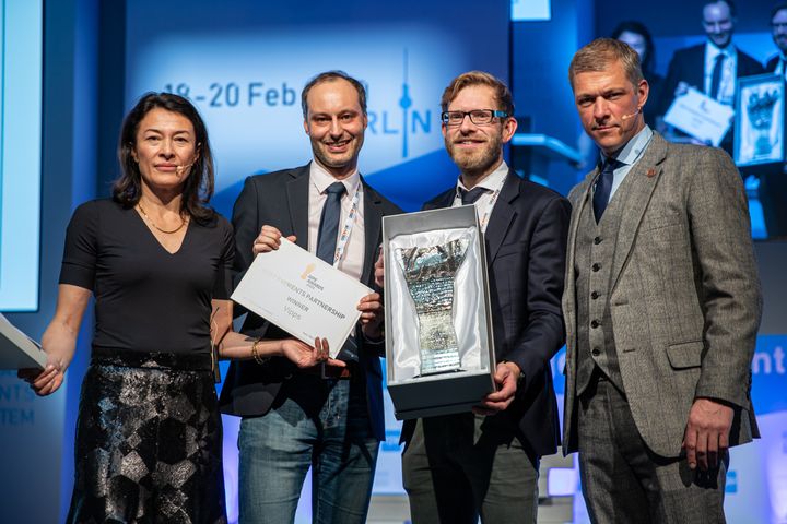Winners: Mario Ek Aparicio and Frode Kolvik from Vipps  (in the middle) receiving the award.