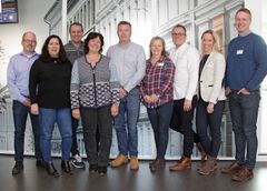 Parat Kabinforbund og Norsk Pilotforbund, representert ved: André M. Skandsen (leder av Flysikkerhetskomiteen), Kari Onarheim (Widerøe), Alf W. Hansen (Norwegian), Anneli Nyberg (leder Parat Kabinforening), Petter Førde (leder Norsk Pilotforbund), Marit Lindén (Norwegian), Yngve Valle-Kløvstad (TUI), Trude Mathisen (Norwegian) og Trond Solberg (SAS og leder for IKOM - industriell arbeidskomité). Foto: Parat/Trygve Bergsland.