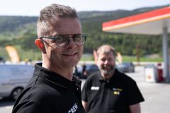 Senior kommunikasjonsrådgiver Nils Sødal under sommerens store elbiltest, El Prix. (Foto: NAF)