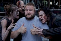 Robert Kirkman er mannen bak The Walking Dead og Outcast.