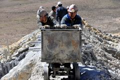 Arbeidere i en kullgruve i Bolivia. Foto: ILO/Crozet M